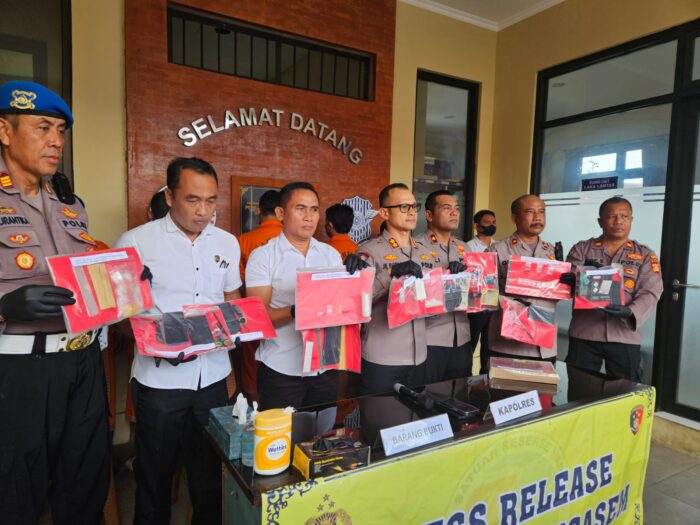 perang-lawan-narkoba-polres-karangasem-tangkap-6-pengedar-sita-14-paket-sabu