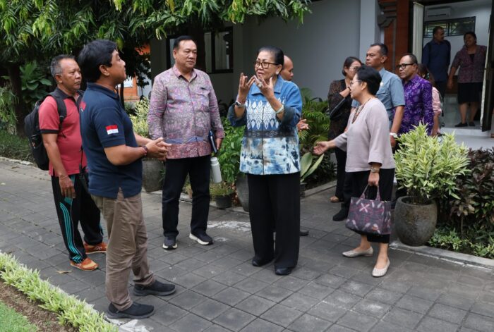 percepat-penanganan-sampah-ny-putri-koster-gencarkan-koordinasi-dengan-organisasi-dan-komunitas-lingkungan