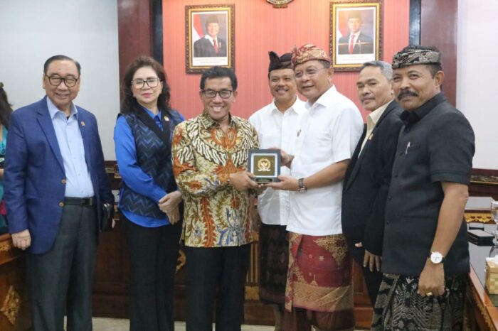 rapat-dengan-bam-dpr-ri-ngurah-arya-perjuangkan-fasilitas-sekolah-di-buleleng
