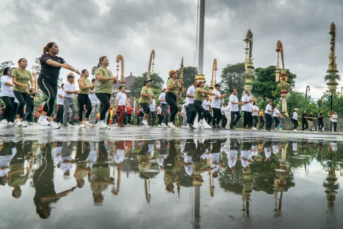 semangat-kebersamaan-warnai-senam-massal-hut-bangli-ke-821