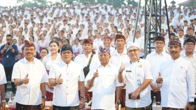serahkan-sk-4-351-pppk-dan-89-cpns-pemprov-bali-gubernur-koster-kerja-disiplin-dan-penuh-integritas-dukung-visi-nangun-sat-kerthi-loka-bali