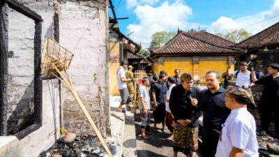 wabup-badung-bagus-alit-sucipta-serahkan-bantuan-sosial-bencana-kebakaran-di-kapal