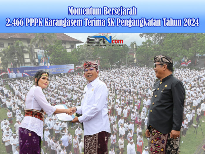 Bupati Karangasem I Gusti Putu Parwata berasama Wabup Pandu Prapanca Lagosa menyerahkan secara simbolis SK PPPK kepada salah satu perwakilann di Lapangan Tanah Aron Amlapura