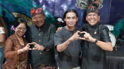 charly-van-houten-bikin-karangasem-bernyanyi-dalam-harmoni