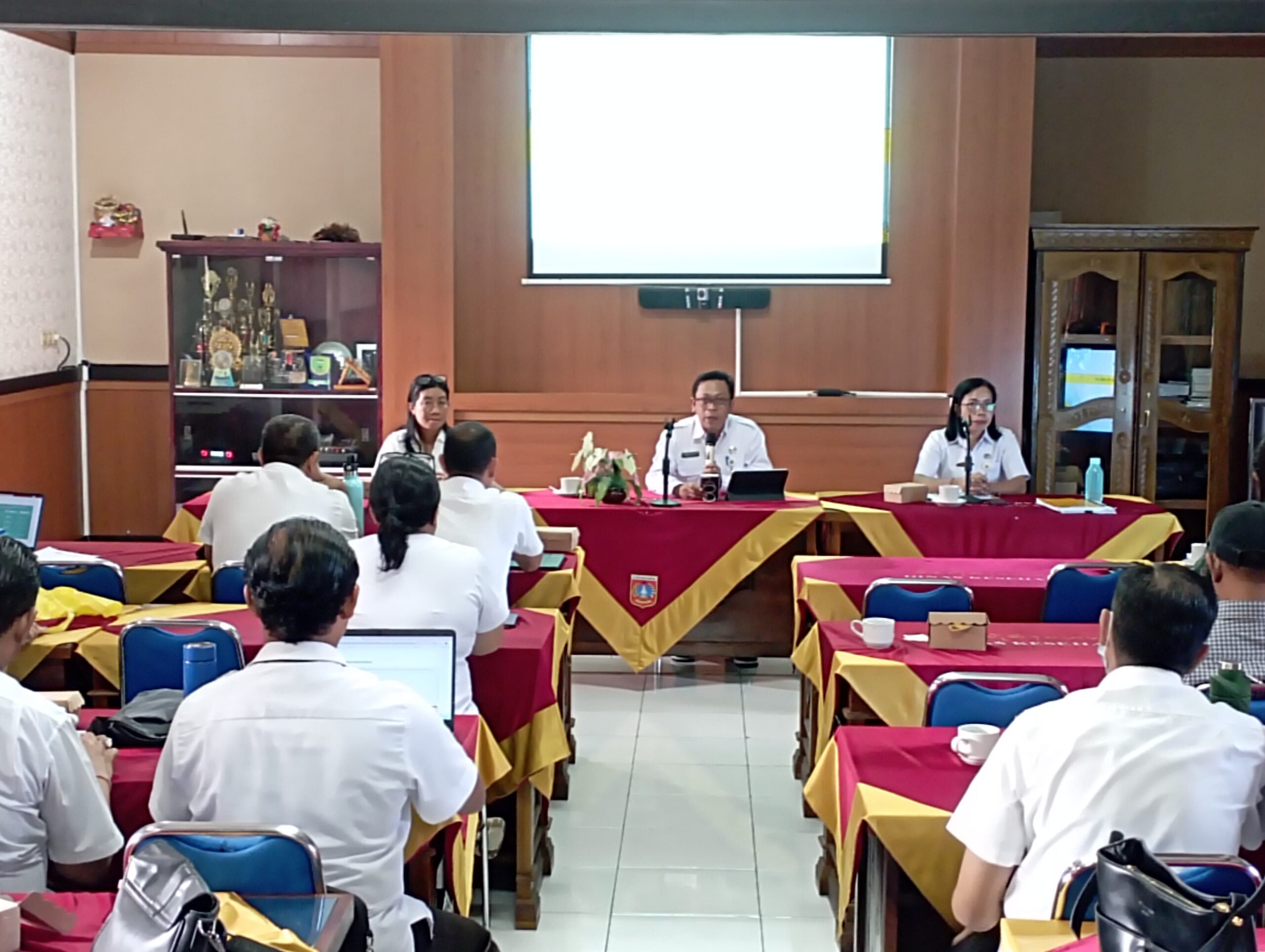 diskes-karangasem-gelar-fkp-bahas-perijinan-bagi-pengguna-dan-penyelanggara-layanan-kesehatan