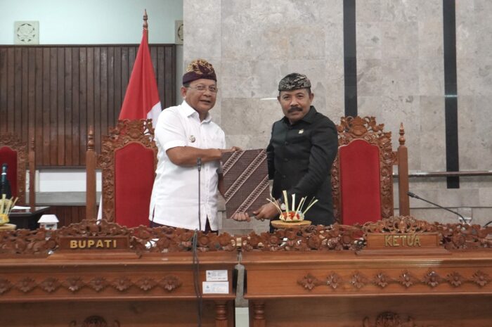 dprd-buleleng-sahkan-tiga-ranperda-menjadi-perda-melalui-sidang-paripurna