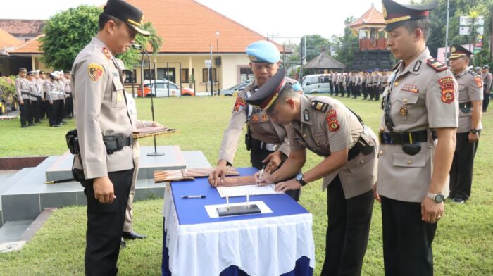 kapolres-buleleng-pimpin-sertijab-kabag-kasat-dan-kapolsek-di-jajaran-polres-buleleng