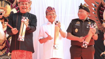 Komitmen Bersama Implementasi Bale Kertha Adhyaksa di Bali, Gubernur Koster: Revitalisasi Hukum Adat Pilar Keadilan Lokal