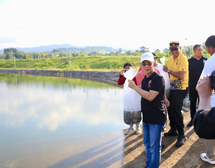 pemkab-klungkung-dalam-aksi-prana-jagat-kerthi-tebar-bibit-ikan-rawat-kehidupan