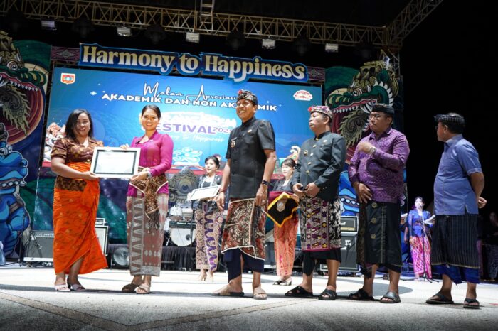 penutupan-karangasem-festival-2025-dihadiri-wamenpar-jadi-magnet-budaya-dan-ekonomi-daerah