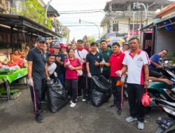 Peringati Hari Lingkungan Hidup Sedunia, Dinas Koperasi UKM dan Perdagangan Kabupaten Badung Bersih-Bersih Pasar