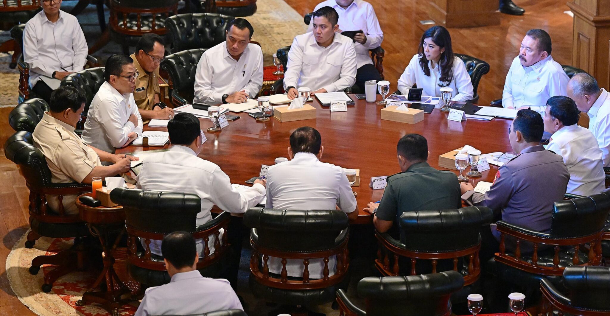 presiden-prabowo-panggil-sejumlah-menteri-bahas-kondisi-global-dan-strategi-nasional