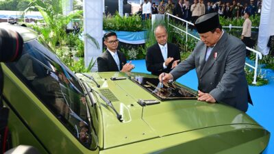 presiden-prabowo-resmikan-peluncuran-kendaraan-listrik-taktis-pandu-era-baru-pertahanan-ramah-lingkungan