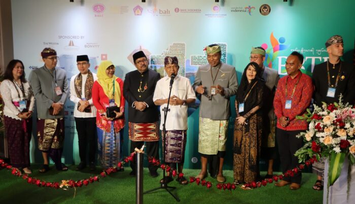 puji-bbtf-2025-gubernur-koster-sejalan-dengan-pariwisata-berkualitas-berbasis-budaya-dan-bermartabat