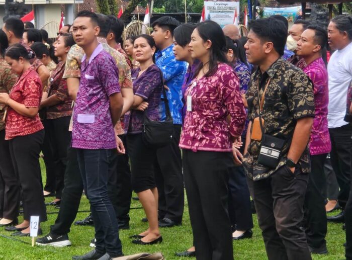sebanyak-2-468-calon-pppk-di-karangasem-terima-sk-dan-dilantik-bupati