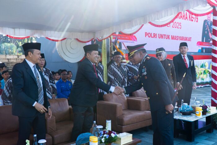 bupati-bangli-hadiri-upacara-peringatan-hari-bhayangkara-ke-79