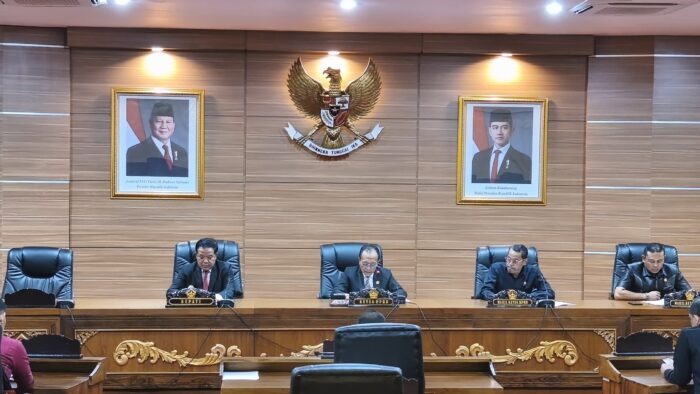 bupati-sedana-arta-sampaikan-dua-raperda-dalam-rapat-paripurna-dprd-bangli