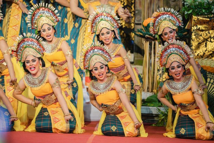 duta-badung-janger-tanjung-benoa-menyulam-warisan-dan-keberagaman-dalam-napak-tetamian