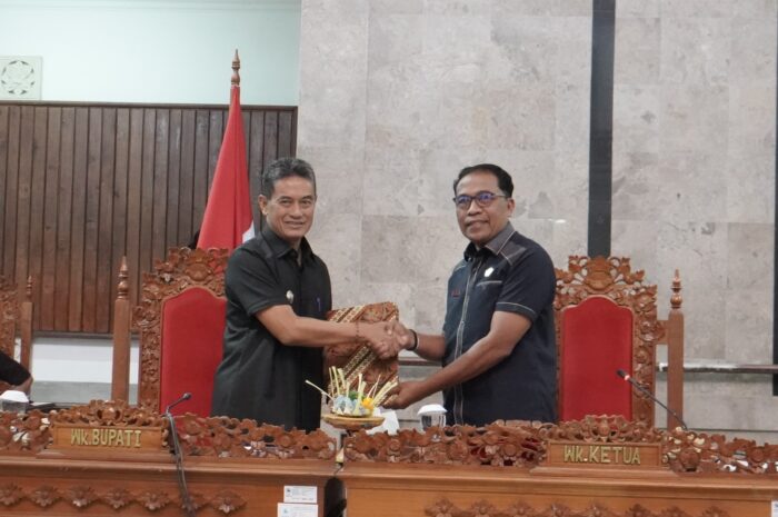 fraksi-fraksi-dprd-sampaikan-pandangan-umum-terhadap-raperda-apbd-tahun-anggaran-2024