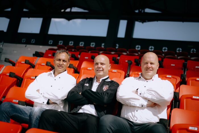 johhny-jansen-resmi-menjadi-pelatih-kepala-bali-united-fc-turut-dua-asisten-dari-belanda