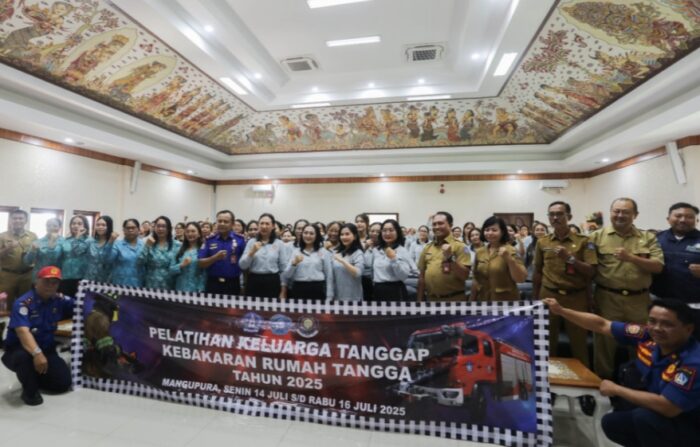 ketua-tp-pkk-badung-buka-pelatihan-keluarga-tanggap-kebakaran-rumah-tangga