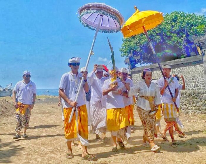ngedetin-ke-segara-karya-baligia-puri-agung-karangasem-2025-menyucikan-atma-menuju-alam-utama