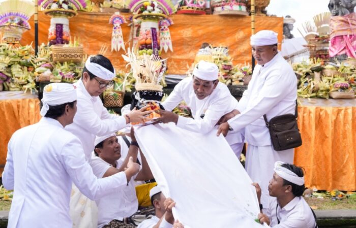 puncak-karya-tawur-balik-sumpah-utama-di-pura-lingga-bhuwana-puspem-badung