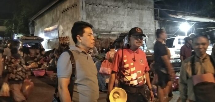 tim-gabungan-tertibkan-pedagang-pasar-amlapura-barat