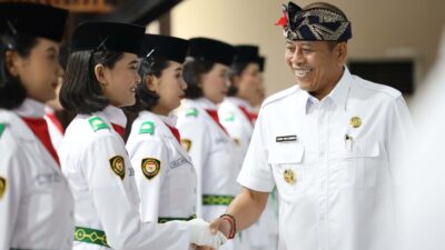 upati-gus-par-kukuhkan-anggota-paskibraka-karangasem-tahun-2025