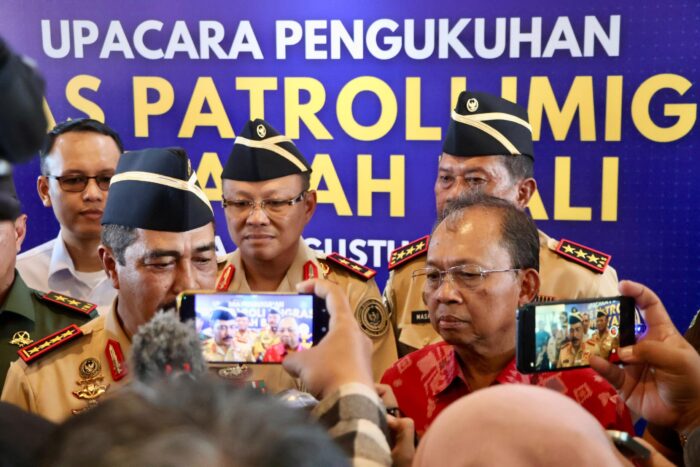 dihadapan-500-satgas-patroli-keimigrasian-2025-menteri-imipas-tegas-jaga-stabilitas-keamanan-gubernur-koster-komit-tindak-wna-nakal