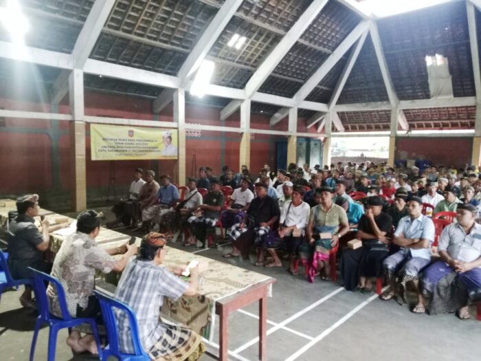 ratusan-warga-manggis-sampaikan-aspirasi-ke-sumadi-soroti-minimnya-lpj-di-jalur-apit-yeh-selumbung