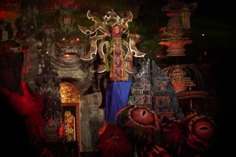 seniman-muda-badung-guncang-pkb-ke-47-tampilkan-karya-pasir-dan-ukir