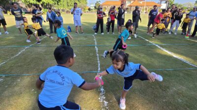 tumbuhkan-semangat-sportivitas-sejak-dini-puluhan-siswa-tk-ikuti-lomba-estafet-menyusun-ring-di-singaraja