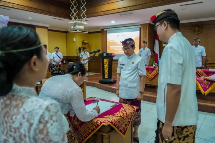 bupati-adi-arnawa-lantik-pejabat-administrator-pengawas-dan-fungsional-di-lingkungan-pemkab-badung