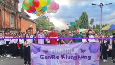 wabup-tjokorda-gde-surya-putra-lepas-funwalk-with-genre-klungkung-re-kreasi
