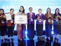 Ketua Pembina Posyandu Provinsi Bali, Ny. Putri Koster, Raih Juara III Nasional Implementasi 6 SPM di Rakornas Posyandu 2025