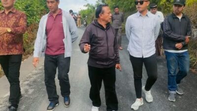pengerjaan-jalan-di-nusa-penida-asal-asalan-aspal-tipis-dan-bergelombang