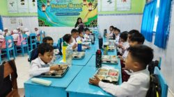 siswa-mi-terpadu-mardlatillah-singaraja-antusias-sambut-program-makan-bergizi-gratis