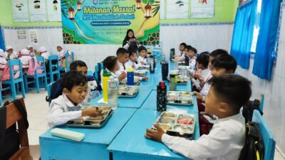 Siswa MI Terpadu Mardlatillah Singaraja Antusias Sambut Program Makan Bergizi Gratis