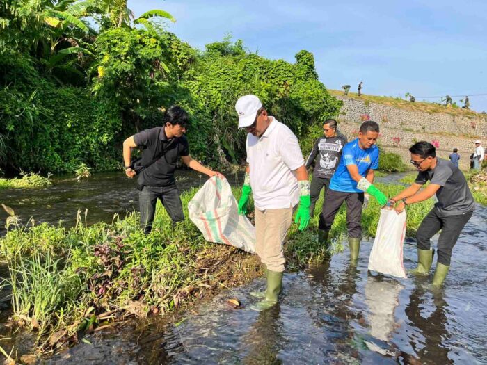 antisipasi-bencana-buleleng-gelar-gerakan-penanaman-pohon-dan-pembersihan-sungai-secara-masif