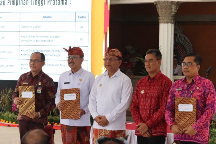 belasan-jabatan-strategis-di-pemkab-buleleng-resmi-terisi-wujud-penyegaran-dan-penguatan-kinerja-birokrasi