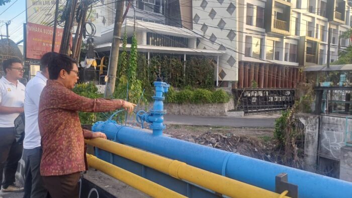 bupati-adi-arnawa-tinjau-trash-rack-tukad-mati-dan-jalan-simpang-teuku-umar-barat