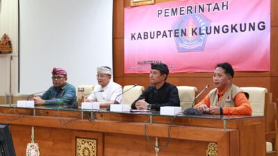 bupati-satria-salurkan-bantuan-sosial-provinsi-bali-untuk-masyarakat-terdampak-bencana