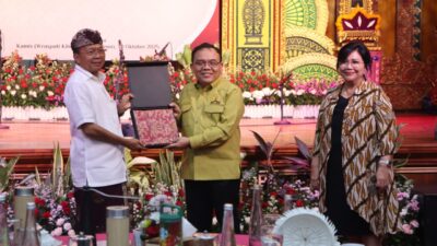 diapresiasi-komisi-vii-dpr-ri-kepemimpinan-koster-jadikan-bali-role-model-nasional-pariwisata-berkelanjutan-energi-bersih-dan-tangani-sampah