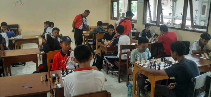 sambut-hari-sumpah-pemuda-percasi-buleleng-gelar-kejuaraan-catur-antar-pelajar-se-bali