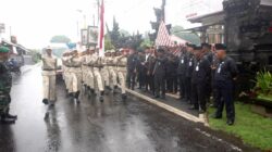 diguyur-hujan-deras-sekda-sedana-merta-pimpin-serah-terima-pataka-i-gusti-ngurah-rai