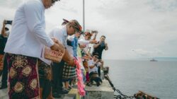 forkopimda-karangasem-tabur-bunga-di-dermaga-tanah-ampo-peringati-hari-pahlawan