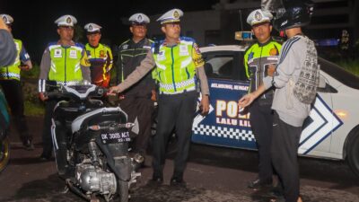 Patroli Humanis Operasi Zebra Agung 2025 Warnai Malam Kota Amlapura