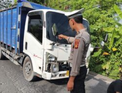 Meluncur Tak Terkendali, Pick Up Picu Kecelakaan Berantai di Sidemen