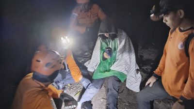 SAR Gabungan Selamatkan Remaja yang Hipotermia di Gunung Agung